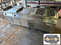 Ensemble cuisson idéal snack, grill, avec plancha + réserve froide + friteuses Zanussi EVO700 