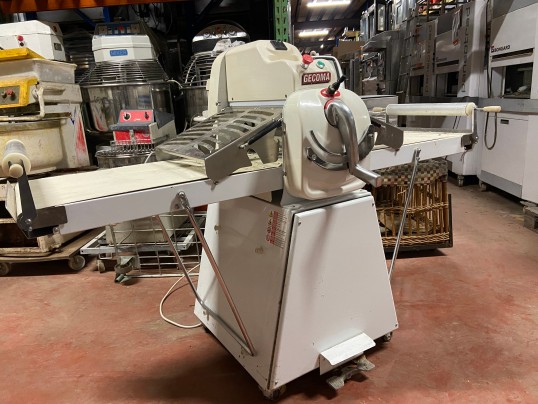 Laminoir a pate boulangerie viennoiserie occasion gecoma 500 900