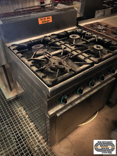 Fourneau professionnel à gaz - 80 x 70 cm - 4 feux doubles-couronnes sur four GN1