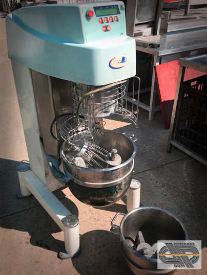 Batteur mélangeur de boulangerie patisserie avec son équipement 20 & 40 litres PHEBUS VMI PH402 4V