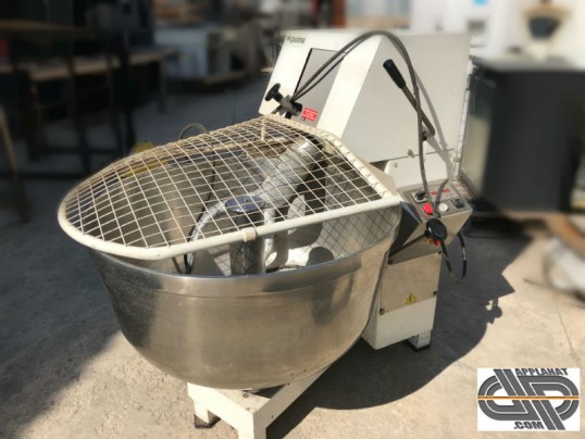 Pétrin axe oblique à fourche spiralée 75 Kg de farine – P45 PUMA 
