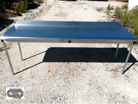 Table de travail avec dosseret en inox alimentaire