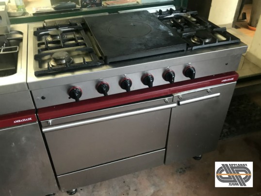Fourneau professionnel d'occasion avec four gaz & 4 feux + plaque coup de feu, marque ambassade 