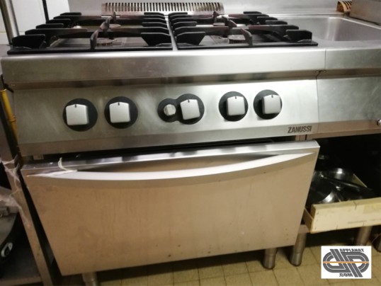 Fourneau professionnel 4 feux d'occasion ZANUSSI EVO700