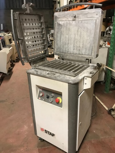 Diviseuse de boulangerie d'occasion avec grilles de formage