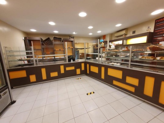 Vitrine de boulangerie pâtisserie d'occasion en angle ouvert