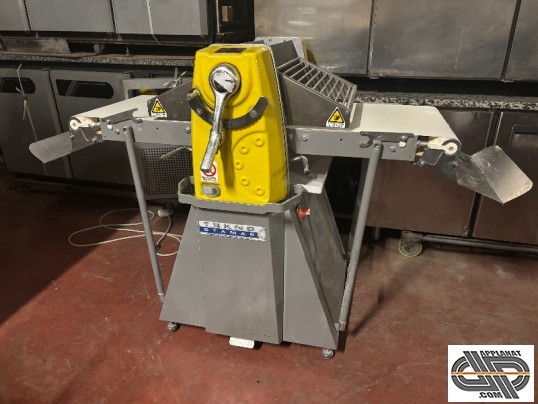 Laminoir professionnel compact , marque TEKNO STAMAP modèle LAM2 507 d'occasion en position travail 