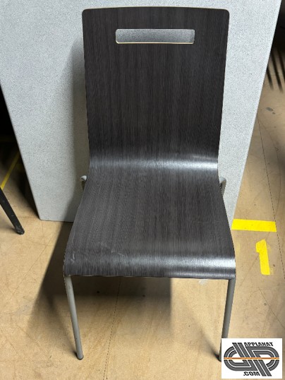Chaise marron de restaurant d'occasion