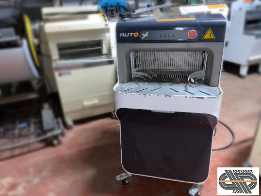  trancheuse de boulangerie Sinmag Auto SMC52-C d'occasion