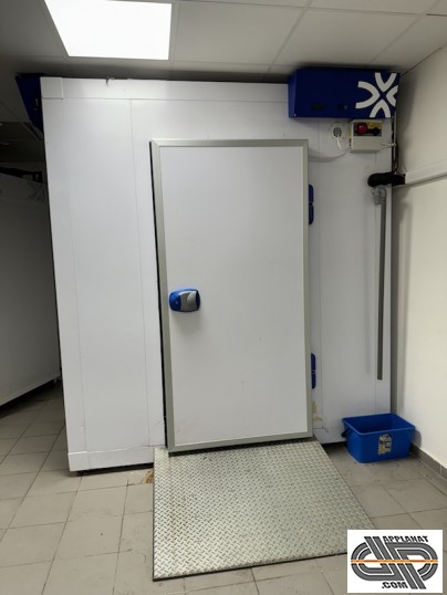 chambre froide  avec ranpe accè