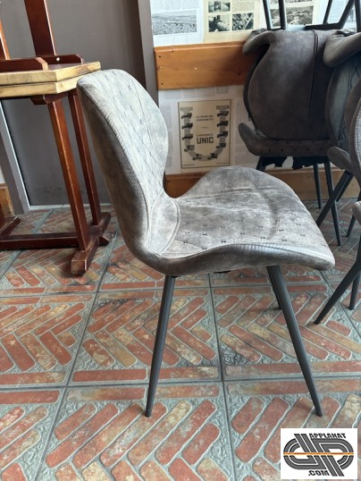 Chaises avec habillage en tissus velour gris anthracite