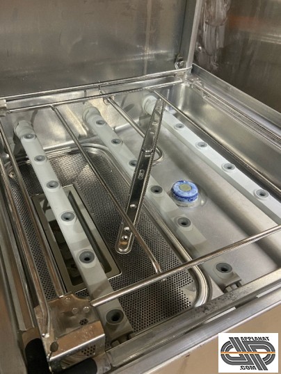 intérieur d'un lave vaisselle à capot Winterhalter GS 502 