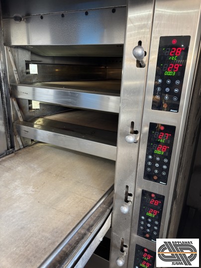 Four de boulangerie électrique avec commandes manuelles digitales a écran tactile simples 